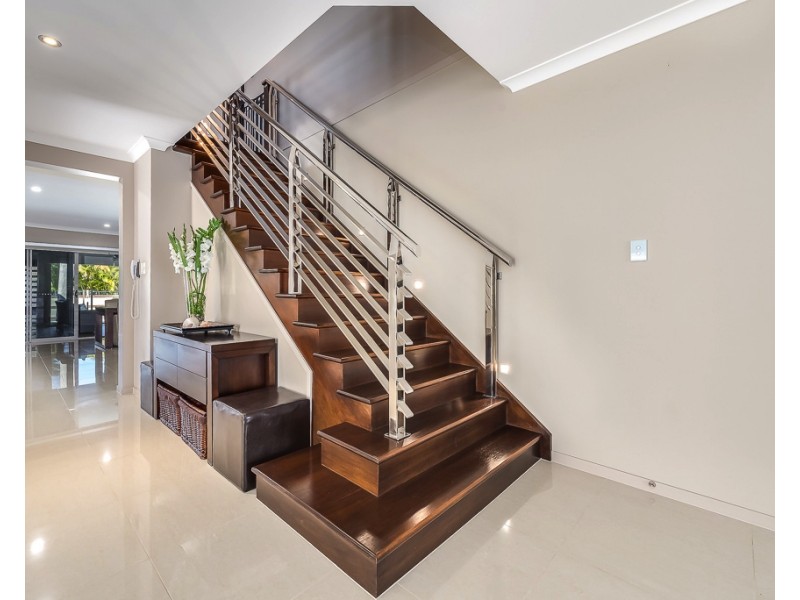 2561 Cressbrook Dr, Hope Island QLD 4212