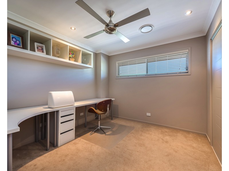 2561 Cressbrook Dr, Hope Island QLD 4212