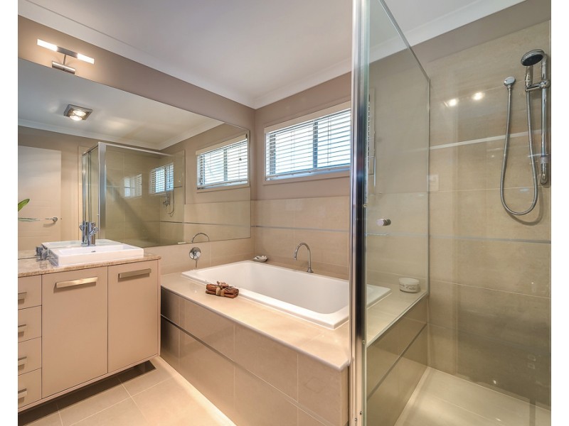 2561 Cressbrook Dr, Hope Island QLD 4212