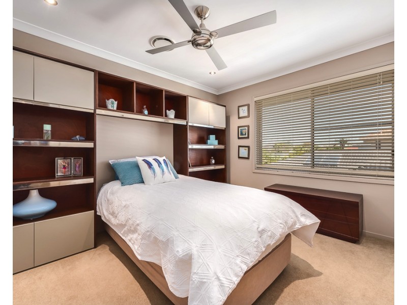 2561 Cressbrook Dr, Hope Island QLD 4212