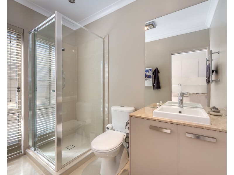 2561 Cressbrook Dr, Hope Island QLD 4212