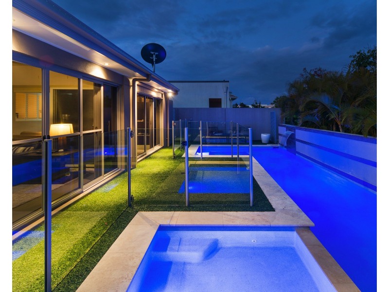 2561 Cressbrook Dr, Hope Island QLD 4212