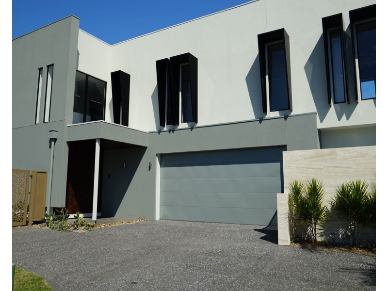 Hope Island QLD 4212