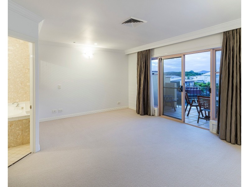 13/14 Pendraat Pde, Hope Island QLD 4212