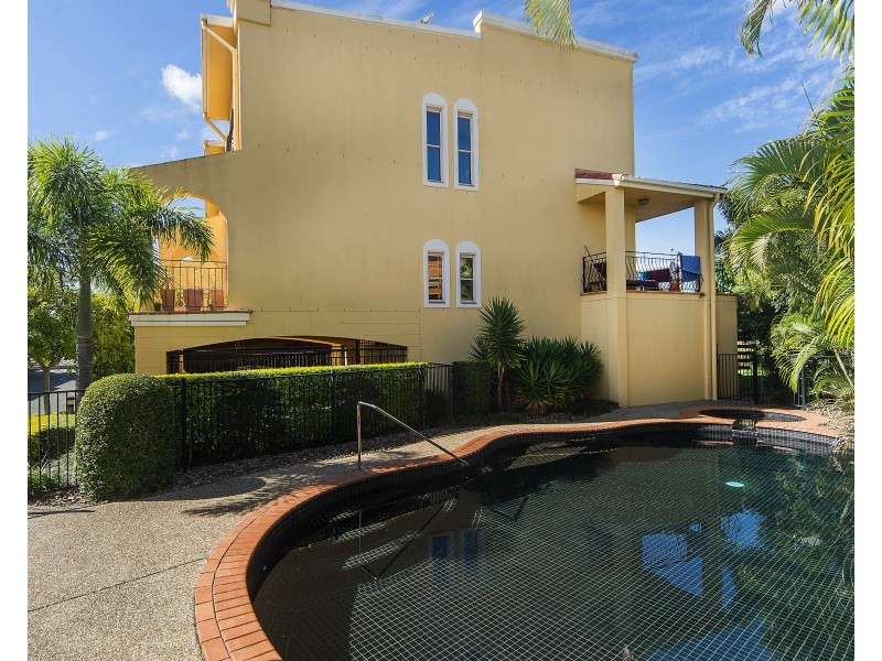 13/14 Pendraat Pde, Hope Island QLD 4212