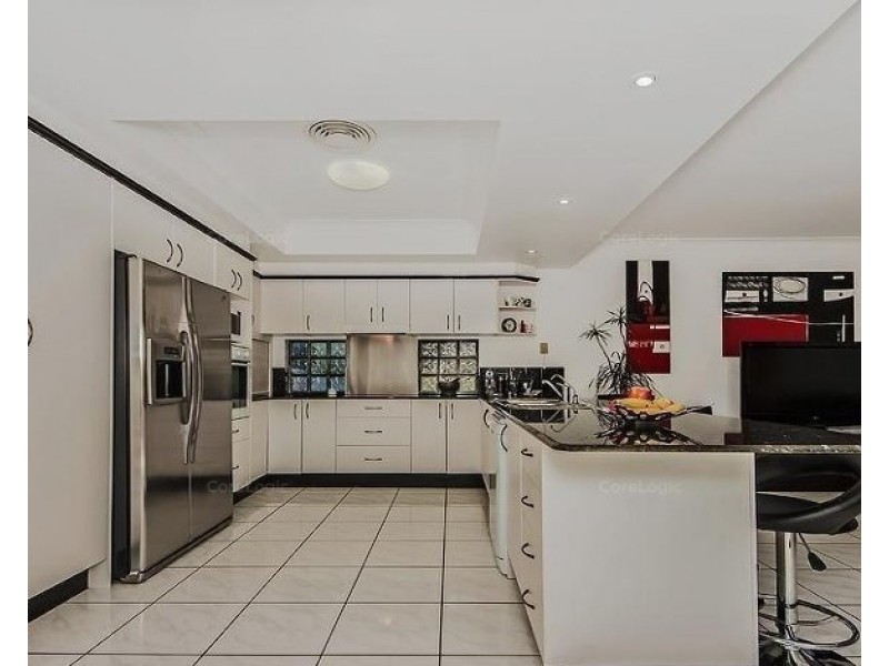 4 Dallow Cres, Helensvale QLD 4212