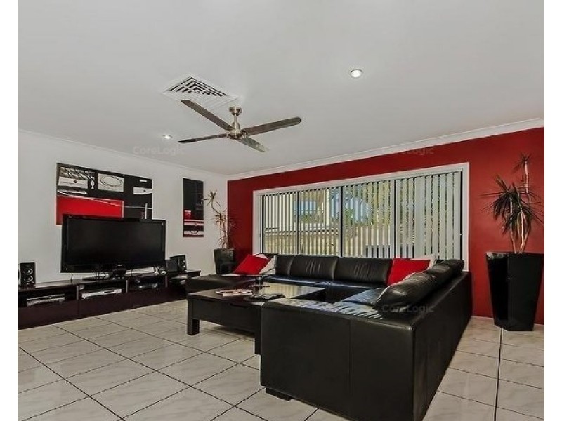 4 Dallow Cres, Helensvale QLD 4212