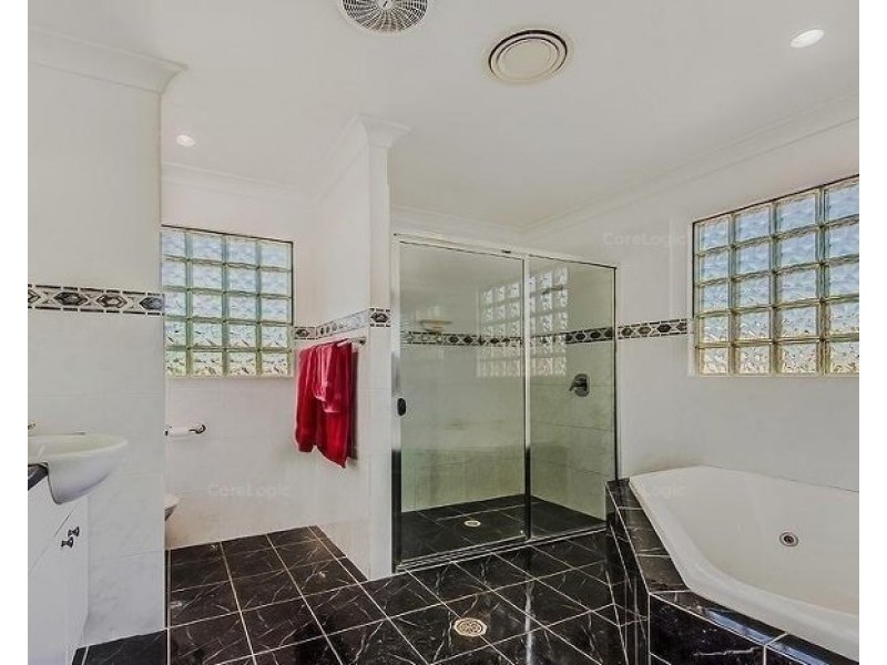 4 Dallow Cres, Helensvale QLD 4212
