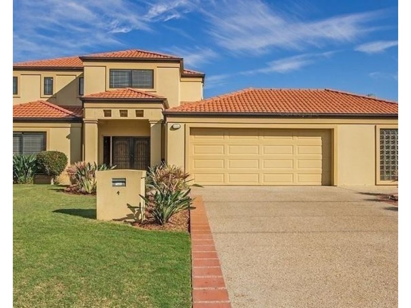 4 Dallow Cres, Helensvale QLD 4212