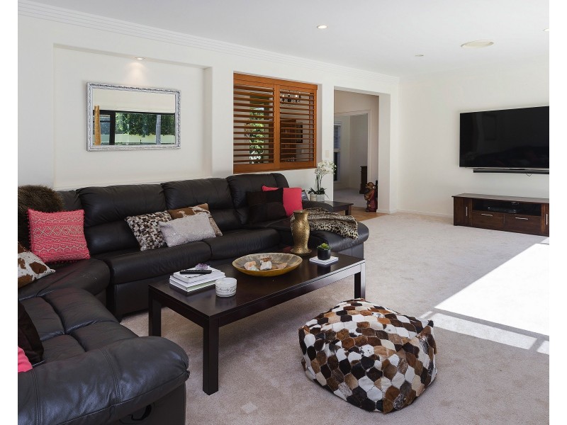 3160 Riverleigh Dr, Hope Island QLD 4212