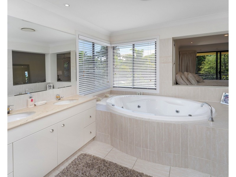 3160 Riverleigh Dr, Hope Island QLD 4212