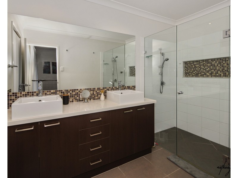 56 Picnic Creek Dr, Coomera QLD 4209