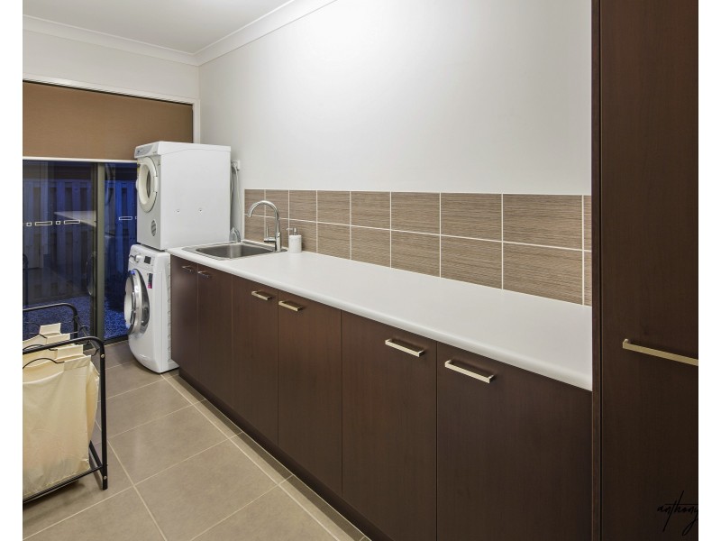 56 Picnic Creek Dr, Coomera QLD 4209