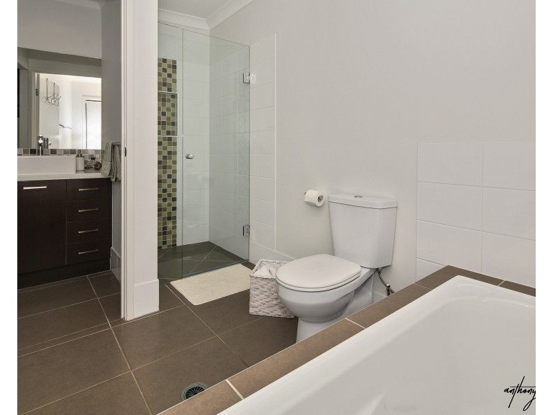 56 Picnic Creek Dr, Coomera QLD 4209