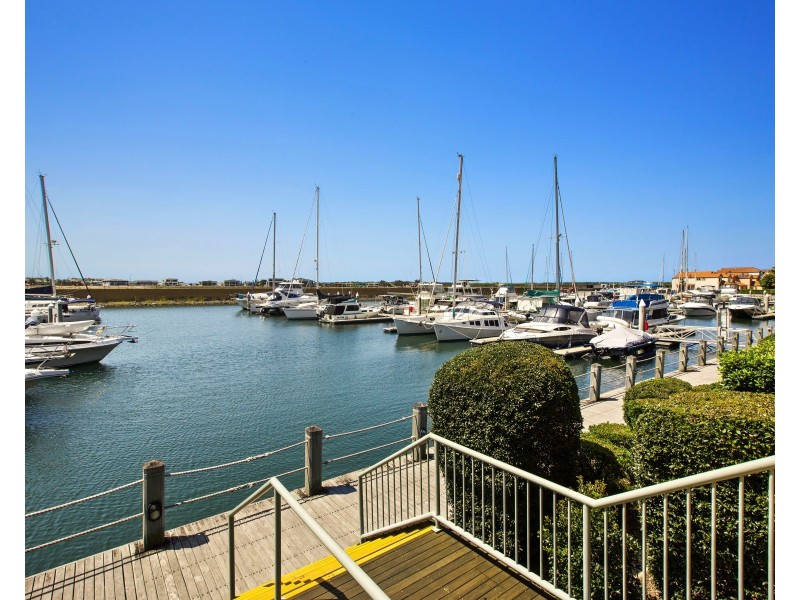 2027/56 John Lund Drive, Hope Island QLD 4212