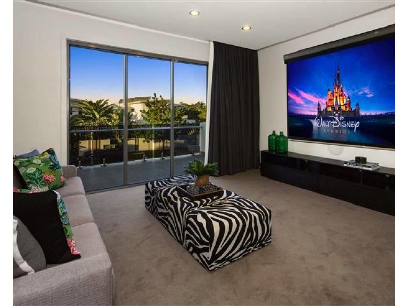 2 Quayside Dr, Helensvale QLD 4212