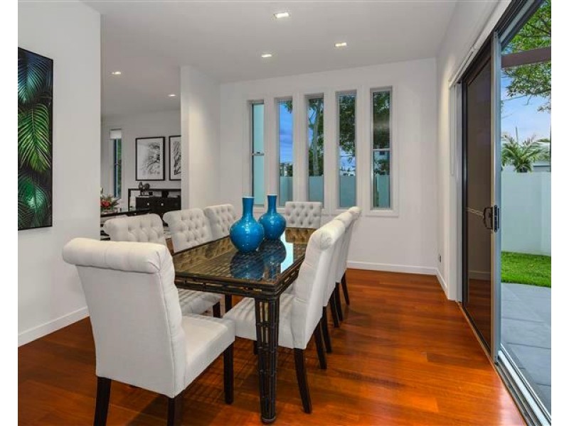 2 Quayside Dr, Helensvale QLD 4212