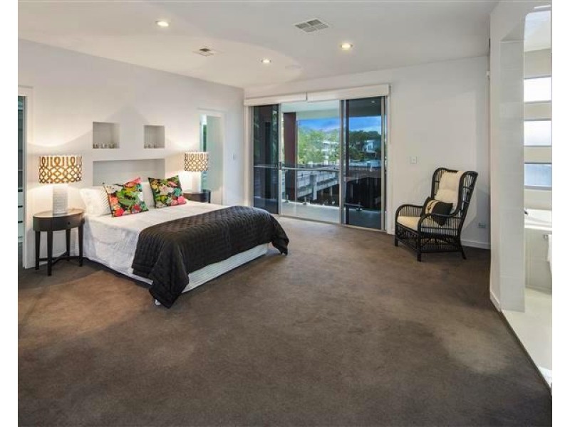 2 Quayside Dr, Helensvale QLD 4212