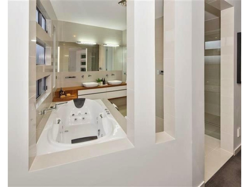 2 Quayside Dr, Helensvale QLD 4212