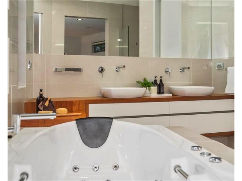 2 Quayside Dr, Helensvale QLD 4212