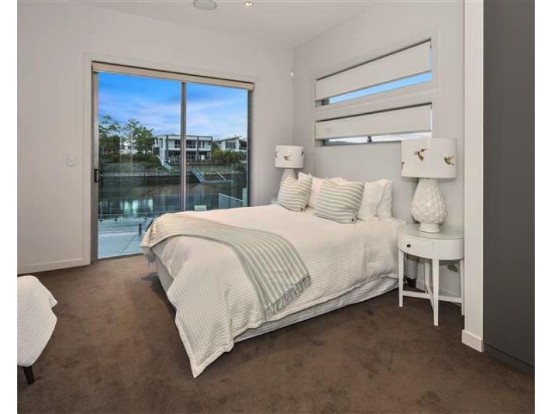 2 Quayside Dr, Helensvale QLD 4212