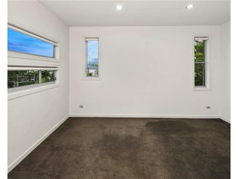 2 Quayside Dr, Helensvale QLD 4212