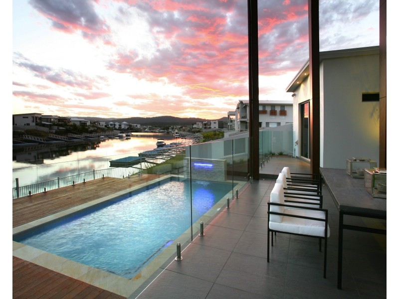 2 Quayside Dr, Helensvale QLD 4212