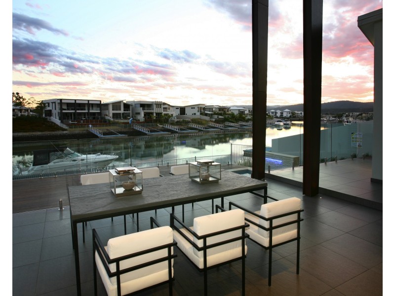 2 Quayside Dr, Helensvale QLD 4212