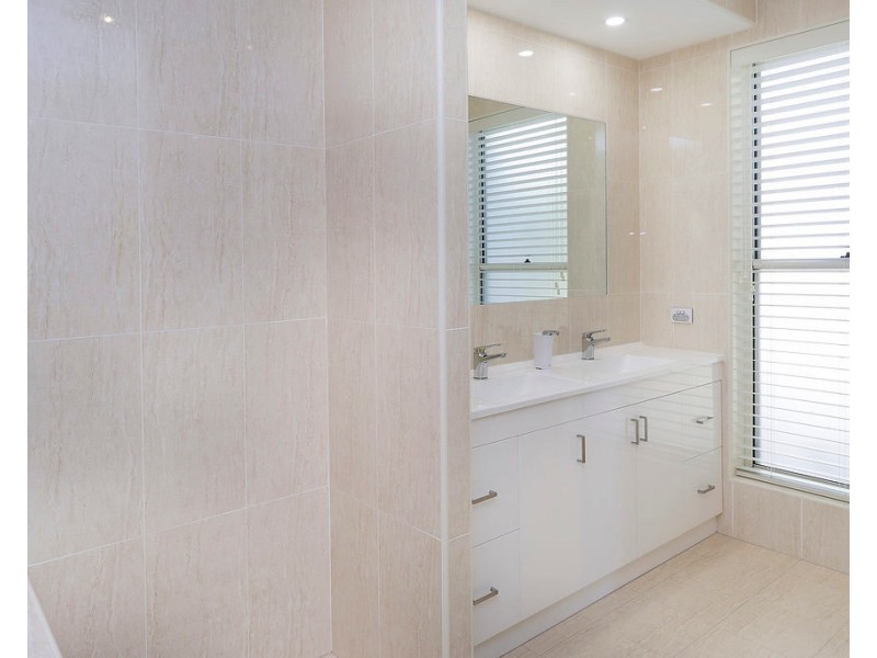 2220 Taromeo Ct, Hope Island QLD 4212