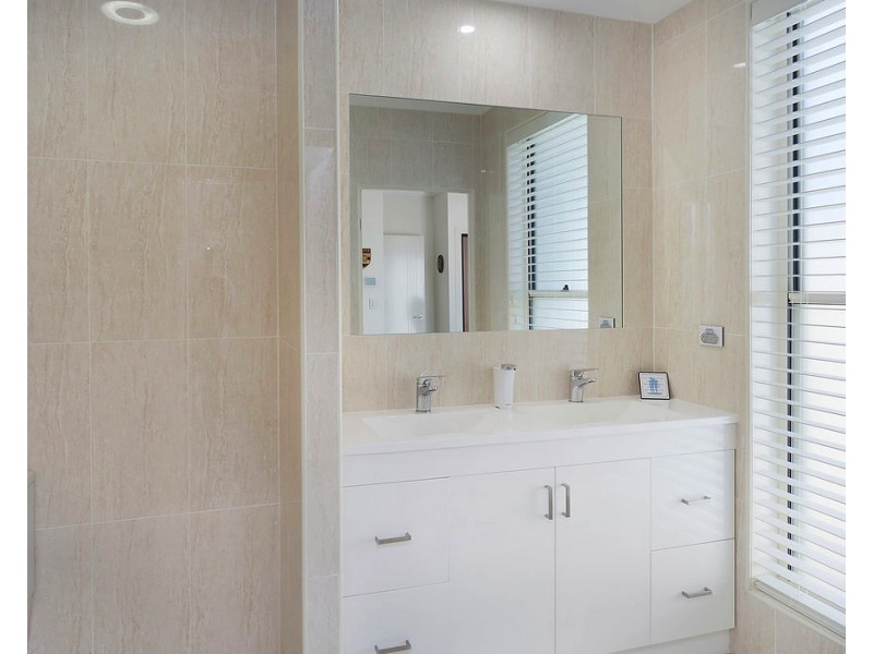 2220 Taromeo Ct, Hope Island QLD 4212