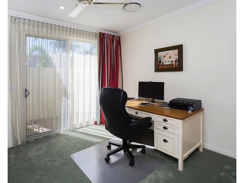 2220 Taromeo Ct, Hope Island QLD 4212