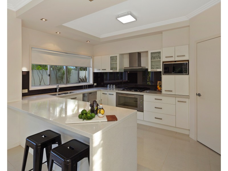 2861 Virginia Dr, Hope Island QLD 4212