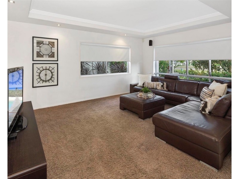2861 Virginia Dr, Hope Island QLD 4212