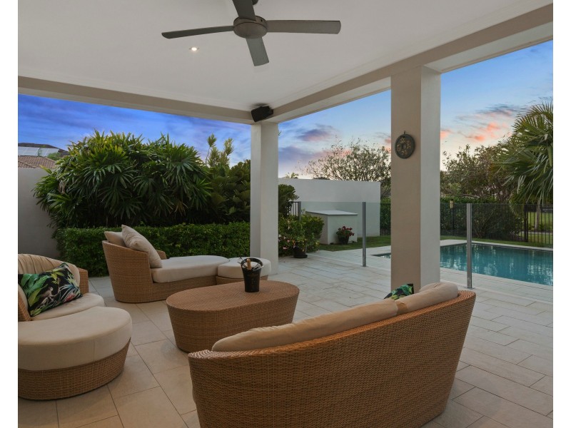 2861 Virginia Dr, Hope Island QLD 4212