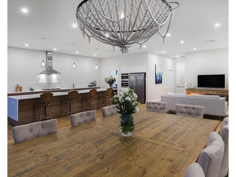 2218 Taromeo Ct, Hope Island QLD 4212