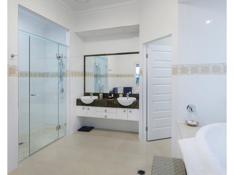 2218 Taromeo Ct, Hope Island QLD 4212