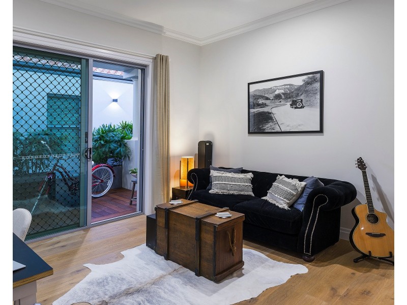 2218 Taromeo Ct, Hope Island QLD 4212