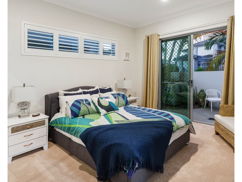 2218 Taromeo Ct, Hope Island QLD 4212