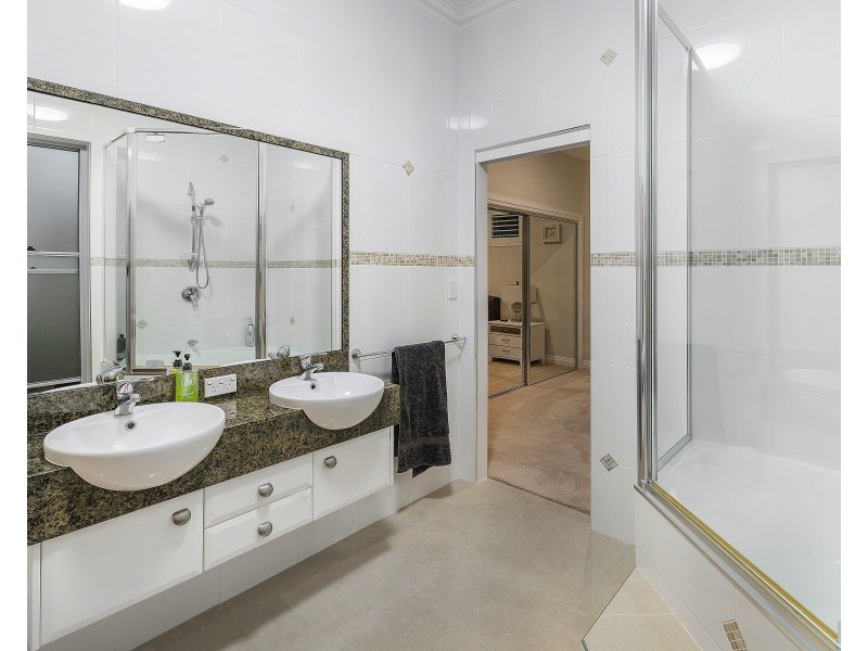 2218 Taromeo Ct, Hope Island QLD 4212