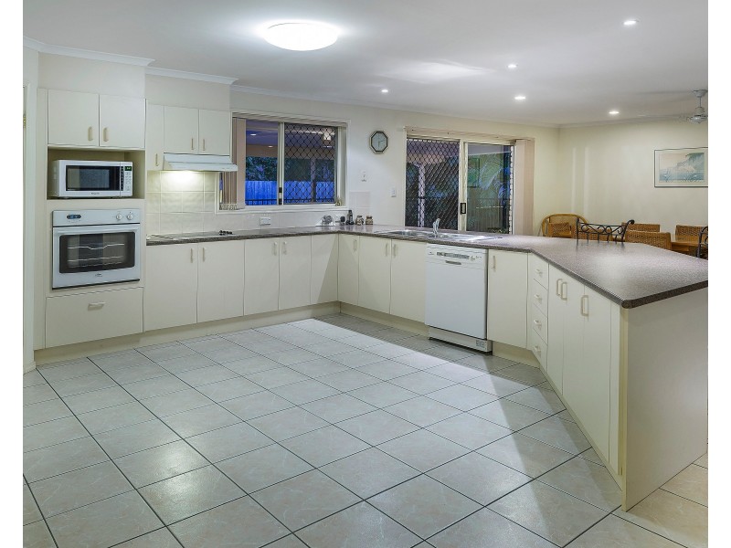35 Lakeshore Dr, Helensvale QLD 4212