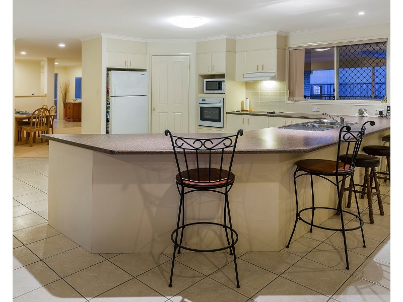 35 Lakeshore Dr, Helensvale QLD 4212