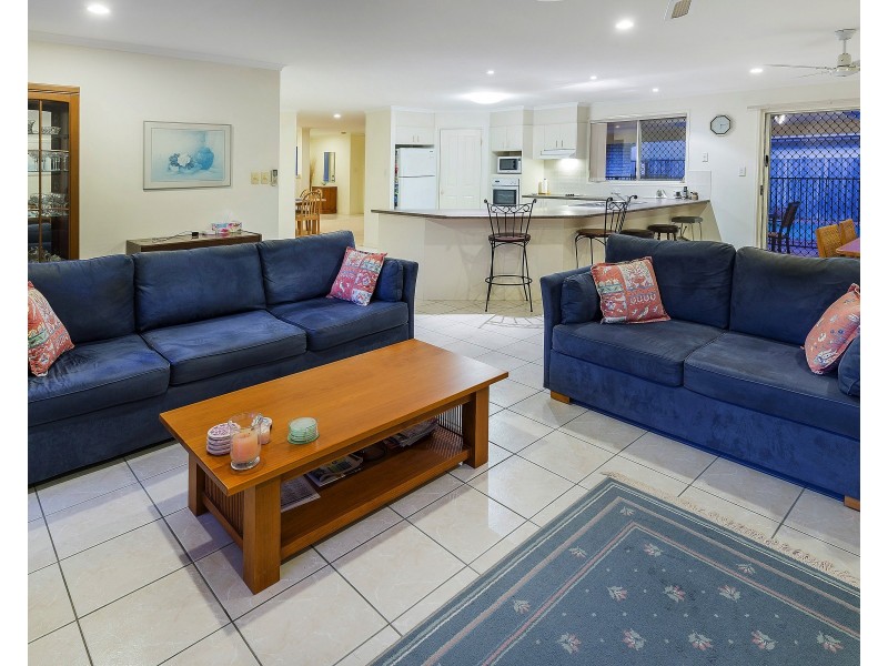 35 Lakeshore Dr, Helensvale QLD 4212