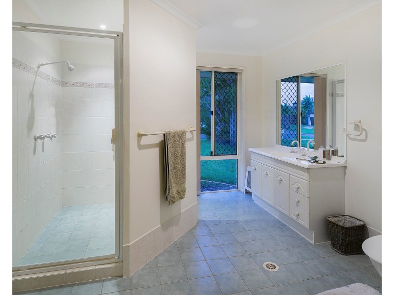 35 Lakeshore Dr, Helensvale QLD 4212