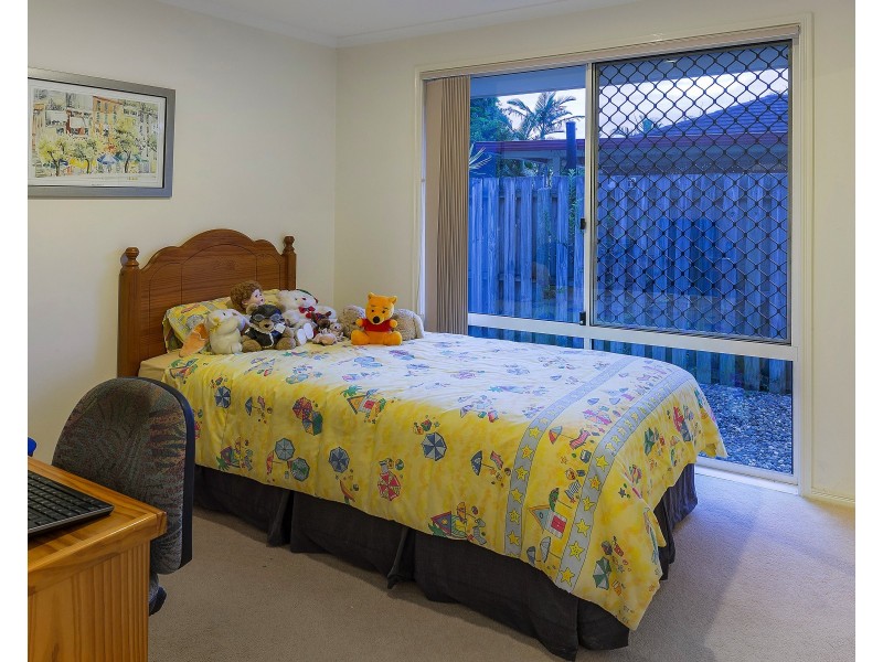 35 Lakeshore Dr, Helensvale QLD 4212