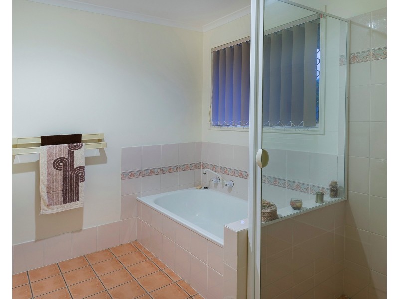 35 Lakeshore Dr, Helensvale QLD 4212