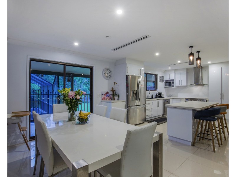 27 Derwent Ave, Helensvale QLD 4212