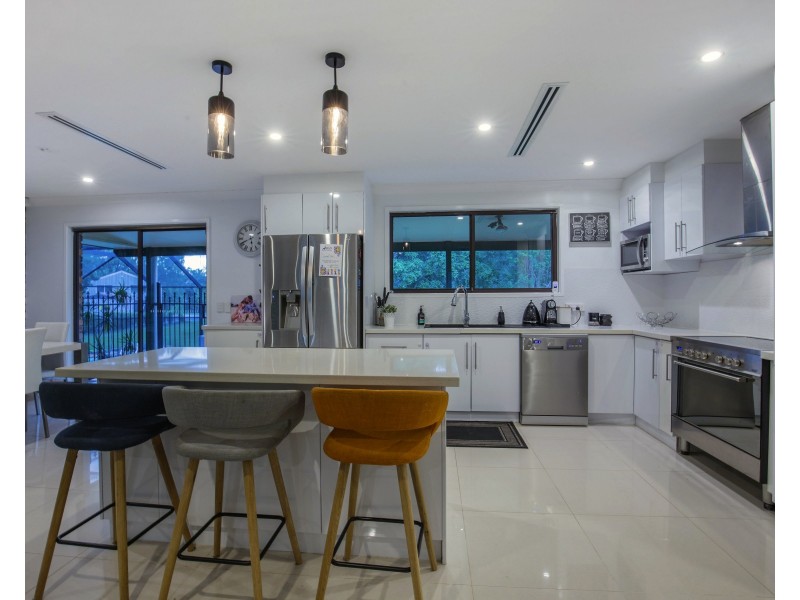27 Derwent Ave, Helensvale QLD 4212