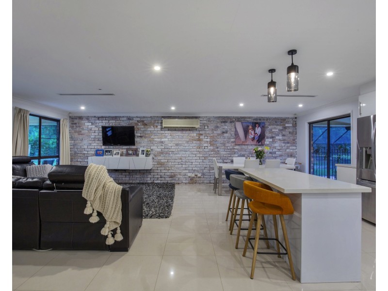 27 Derwent Ave, Helensvale QLD 4212