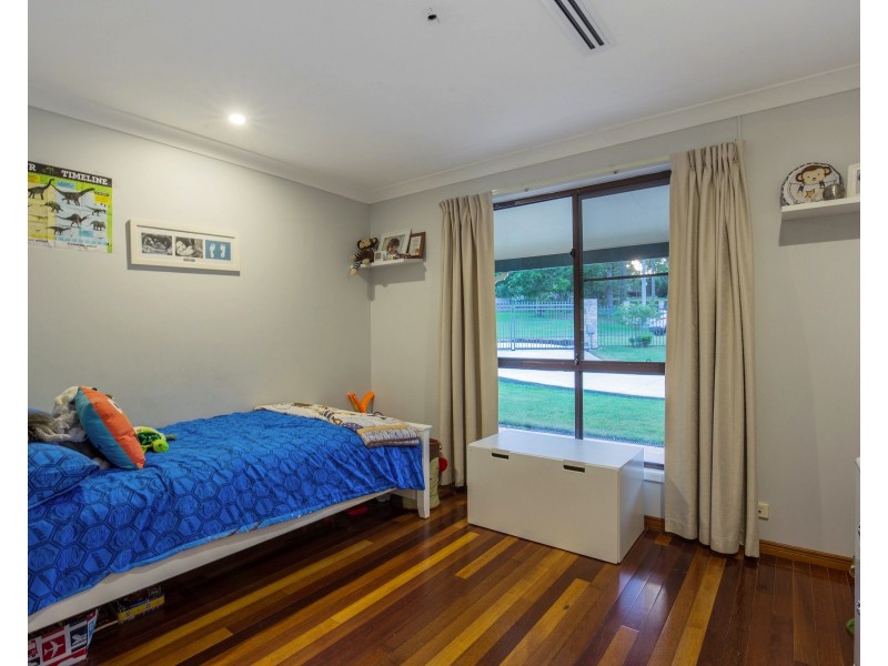 27 Derwent Ave, Helensvale QLD 4212