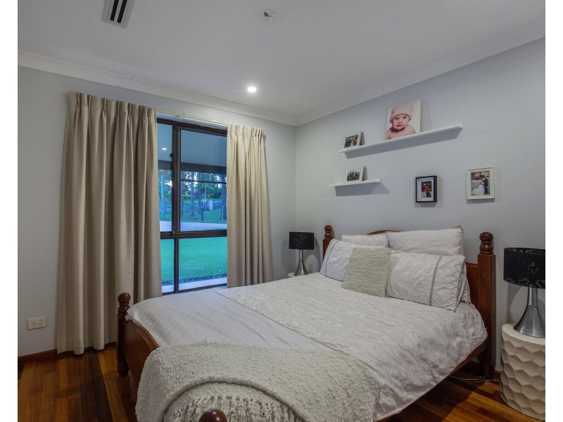27 Derwent Ave, Helensvale QLD 4212
